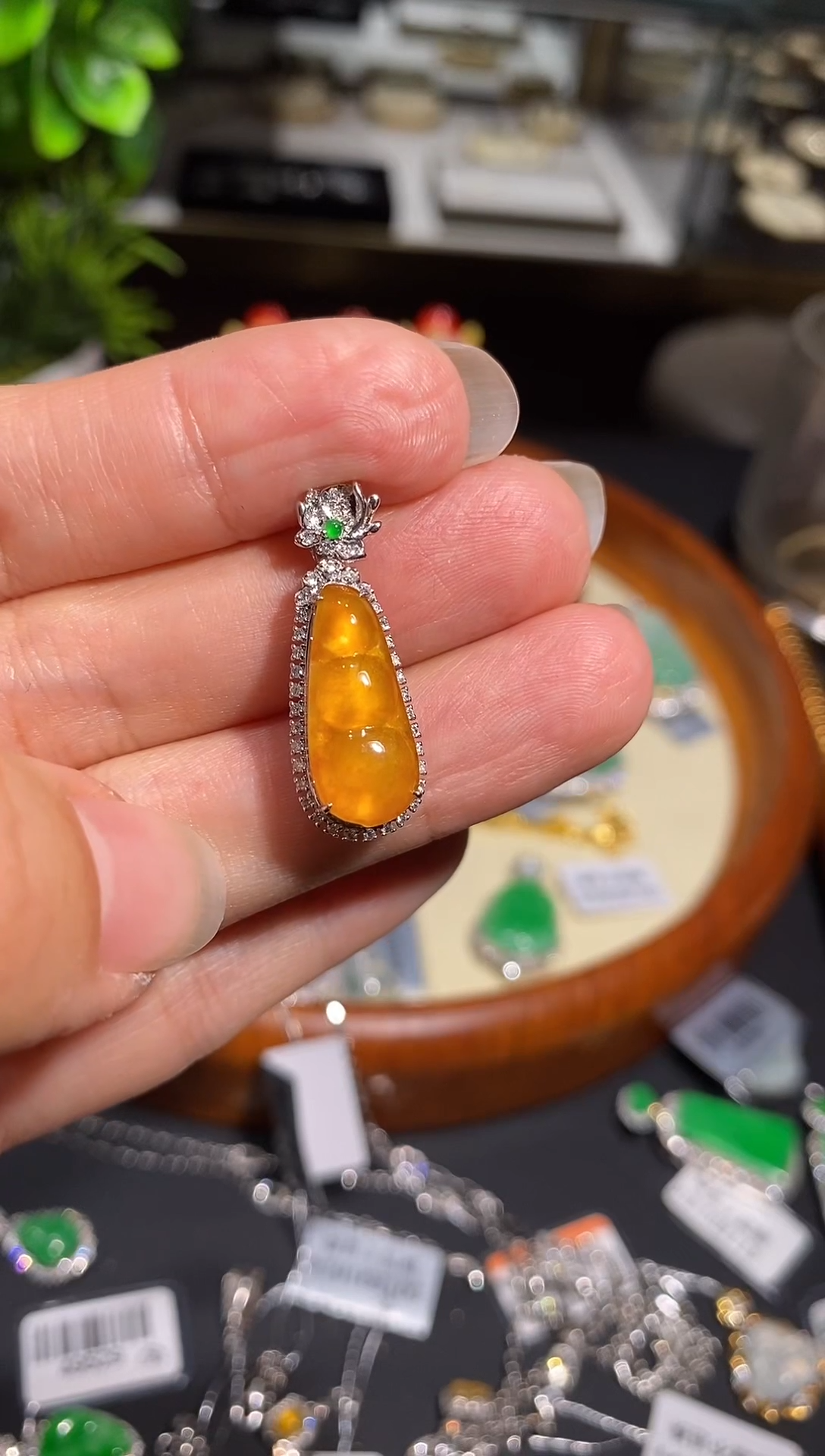 【闪购商品】翡翠吊坠(不含链)18K金镶嵌黄翡豆子