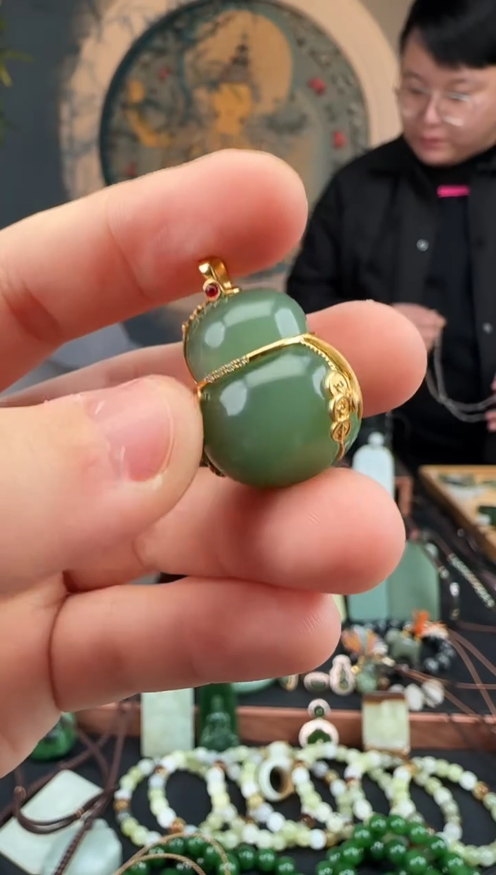 颈饰18K金镶嵌和田玉和田玉