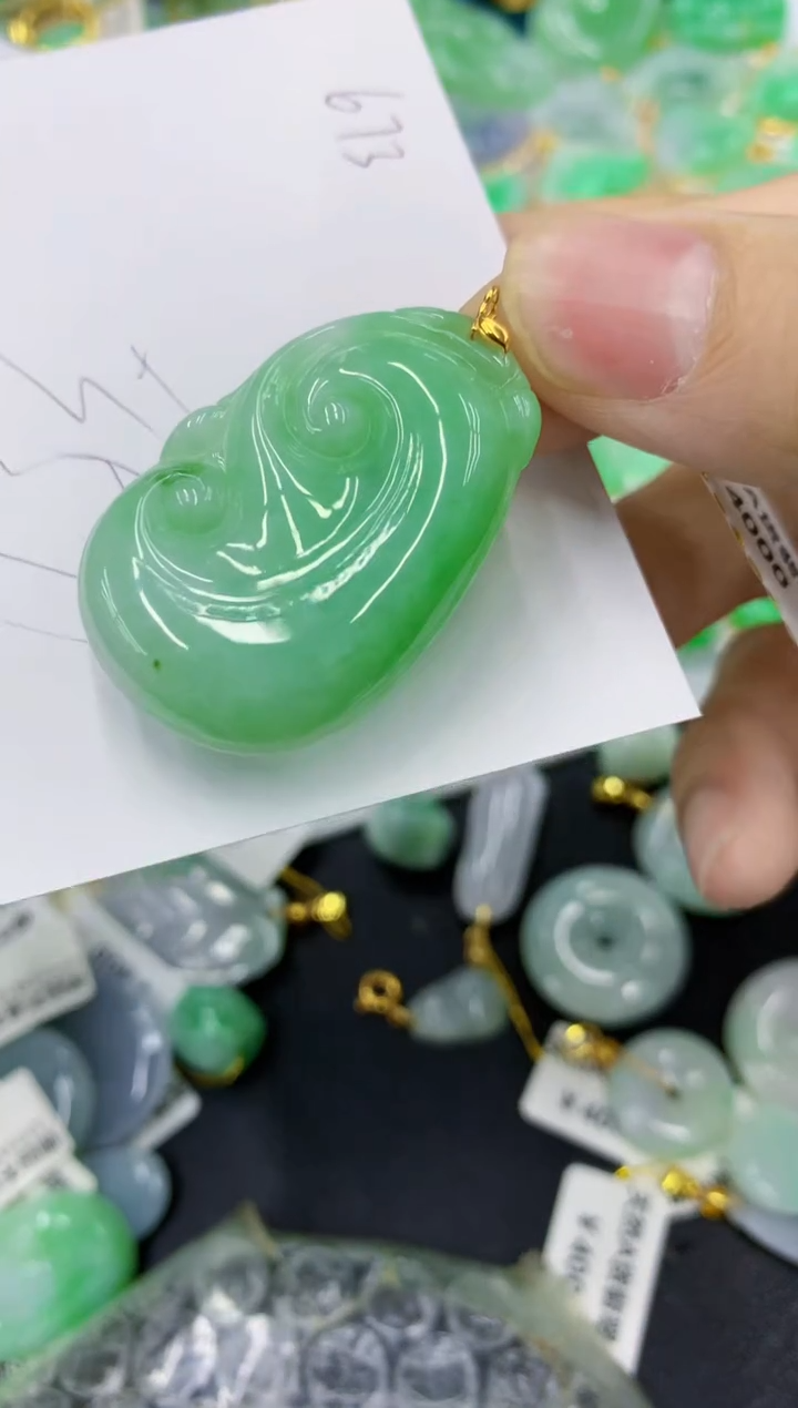 颈饰18K金镶嵌翡翠1111111111111