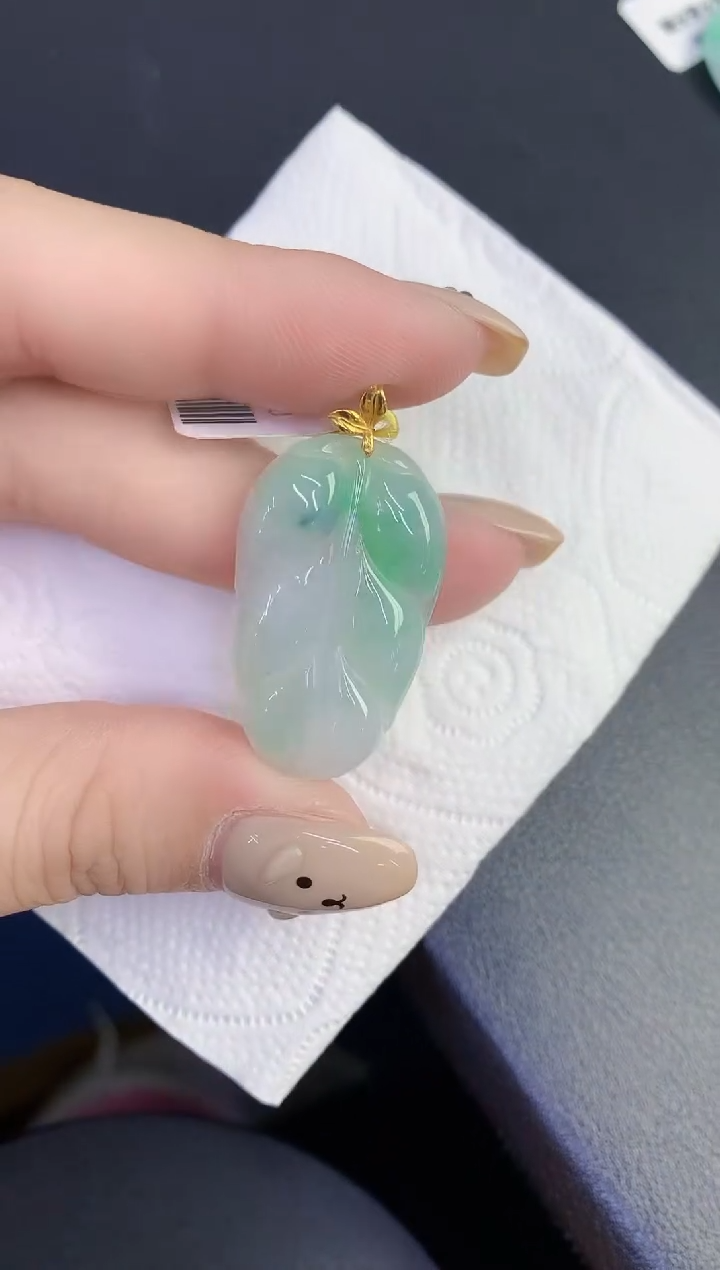 颈饰18K金镶嵌翡翠缅甸天然翡翠A货