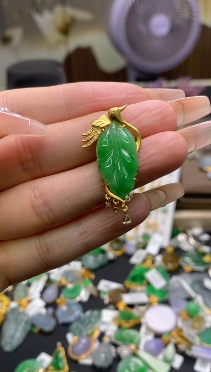 【闪购商品】翡翠颈饰18K金镶嵌净货18500