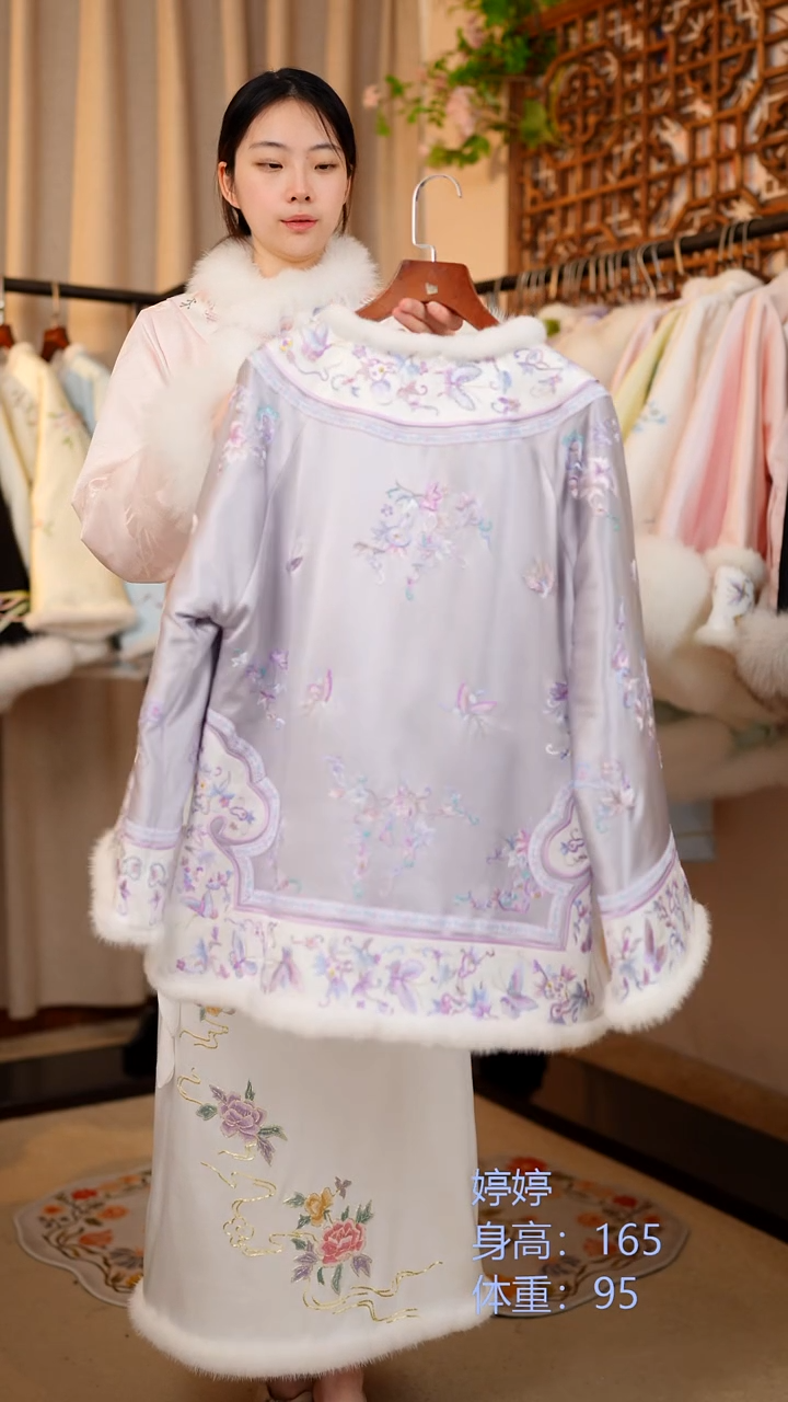 织绣非遗服饰一物一件