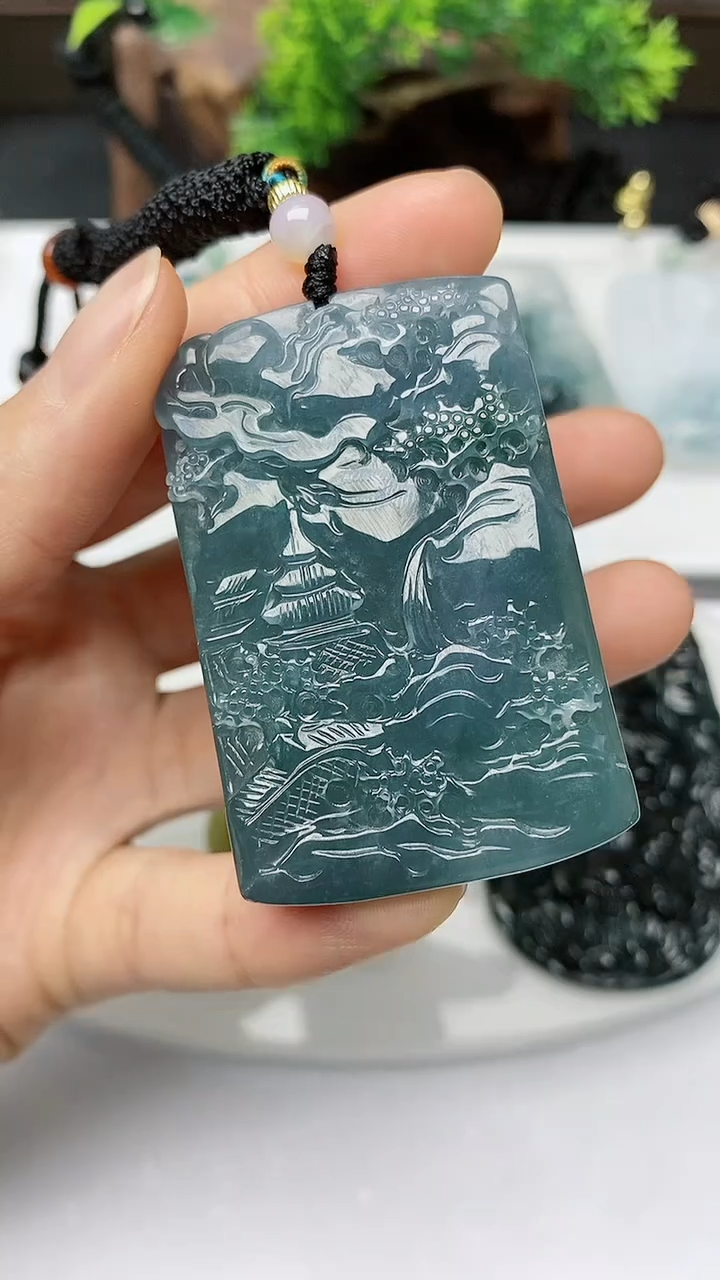 【闪购商品】翡翠颈饰未镶嵌        