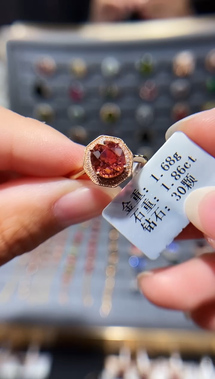 18K金镶嵌戒指碧玺1.86.