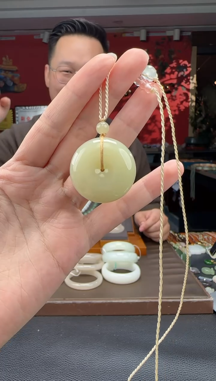 颈饰未镶嵌和田玉黄口平安扣
