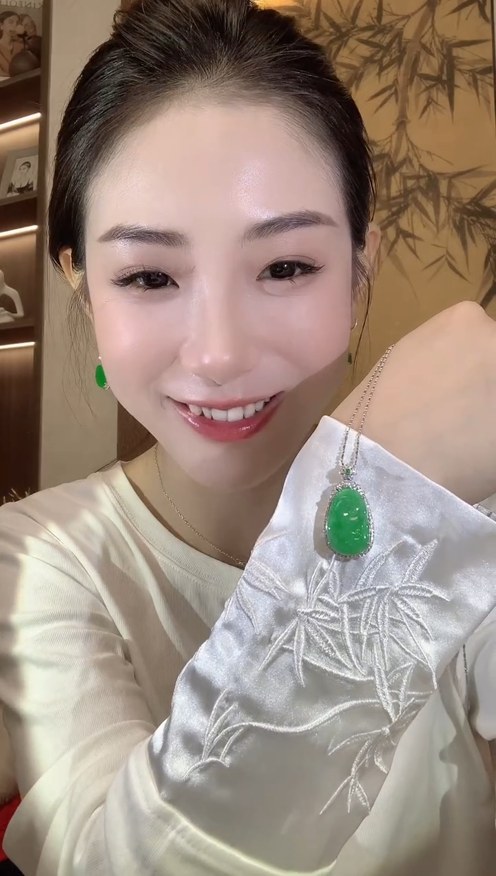 【闪购商品】翡翠吊坠(不含链)18K金镶嵌A7多样性发一件