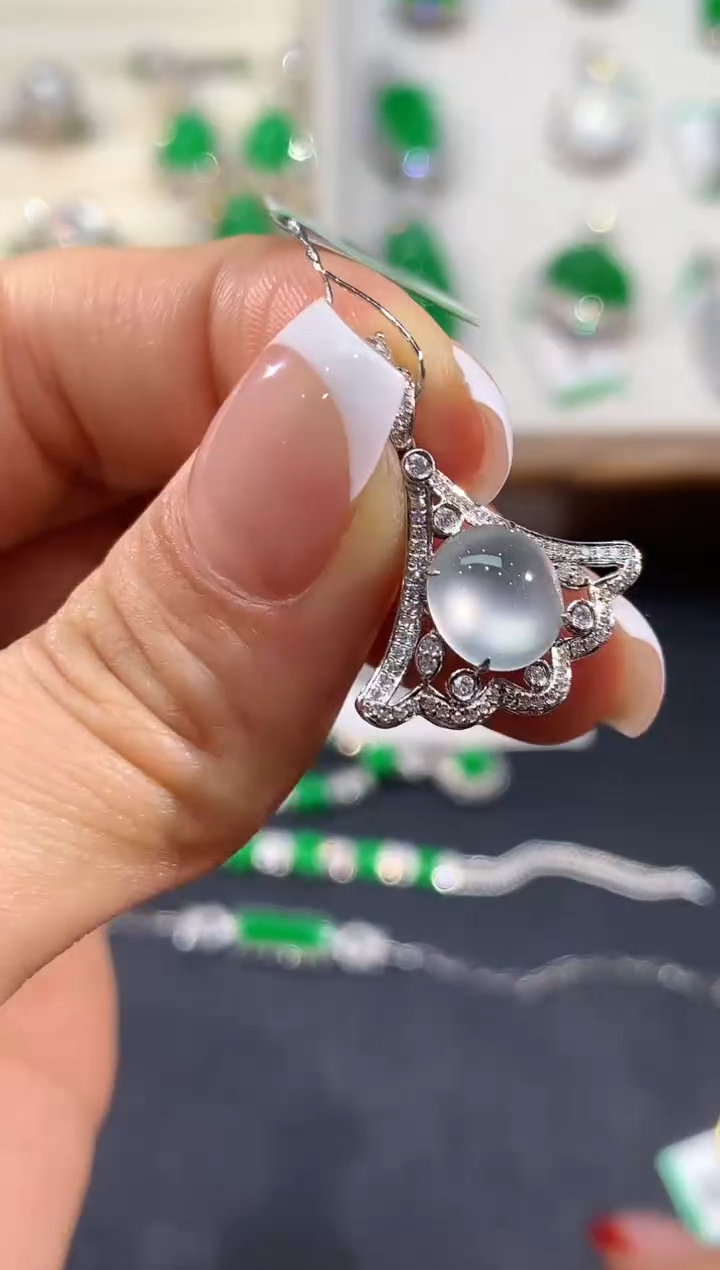 【闪购商品】翡翠吊坠(不含链)18K金镶嵌CM 10797