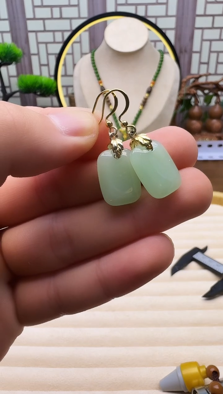 14K金镶嵌和田玉耳饰E150    