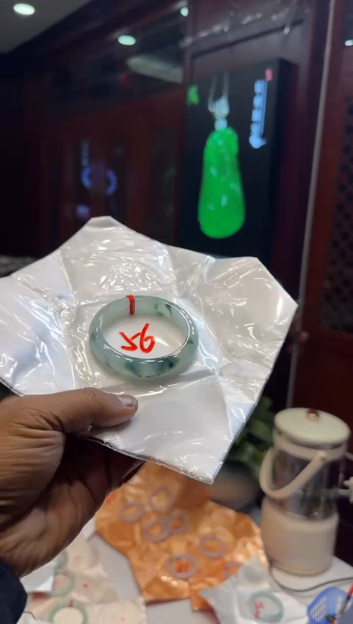 未镶嵌手镯翡翠手镯