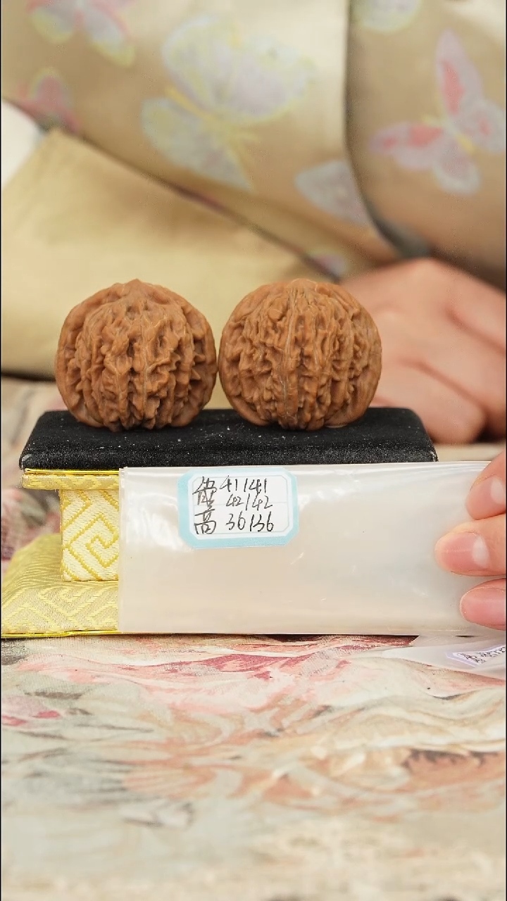 【闪购商品】文玩核桃把件一代楼