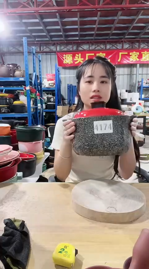 4174瑕疵3.5麦饭石锅带盖孤品