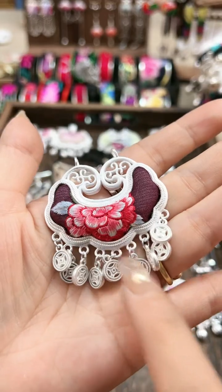 【闪购商品】织绣民族风老绣饰品258