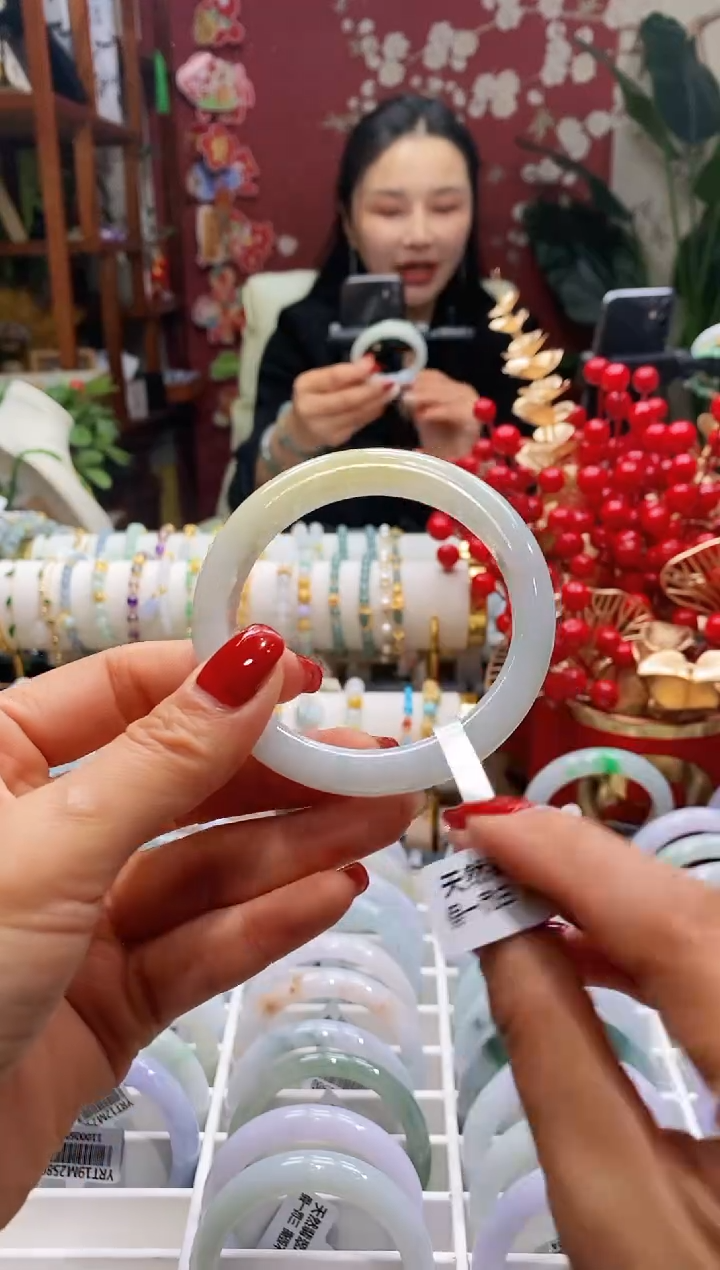 【闪购商品】翡翠手镯未镶嵌85黄翡5556/11.1*7.5