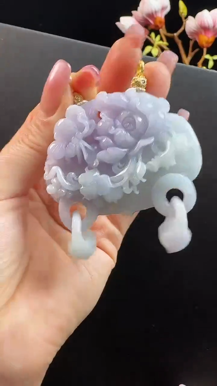 颈饰未镶嵌翡翠蝶恋花