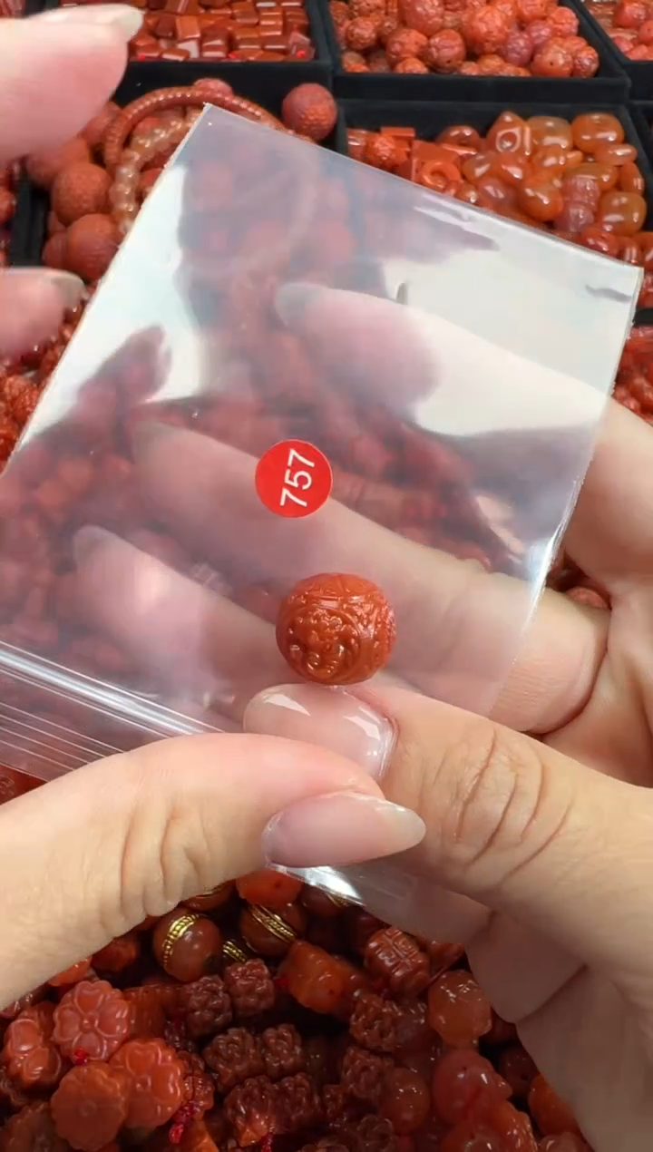 南红玛瑙未镶嵌颈饰1