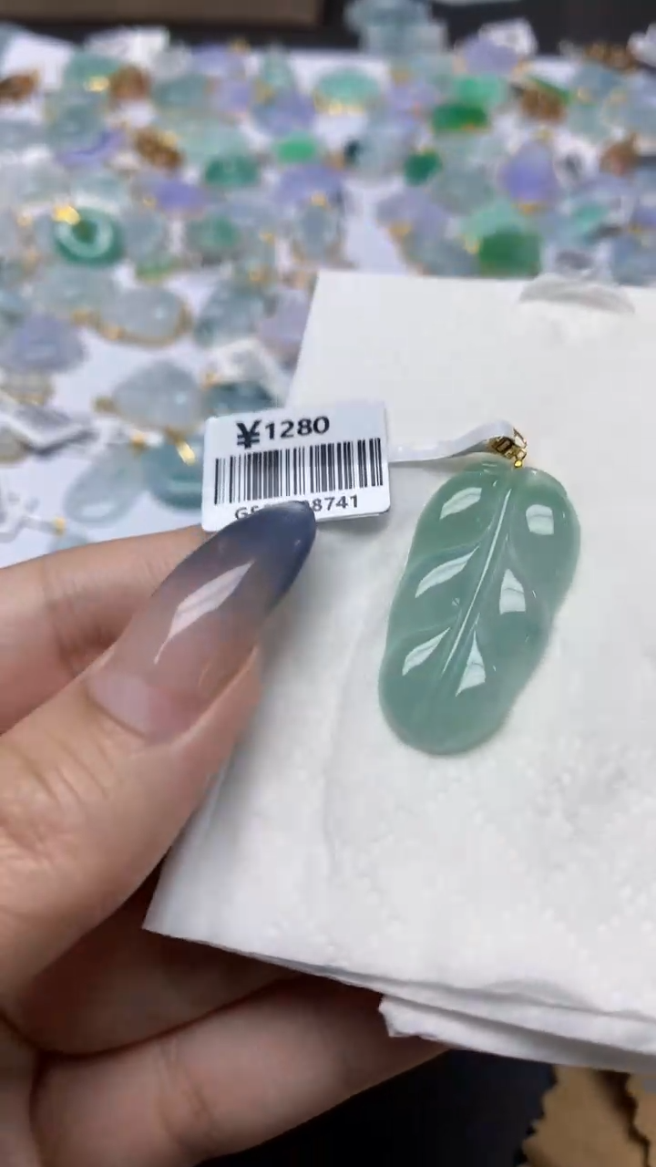 翡翠18K金镶嵌颈饰天然a货翡翠