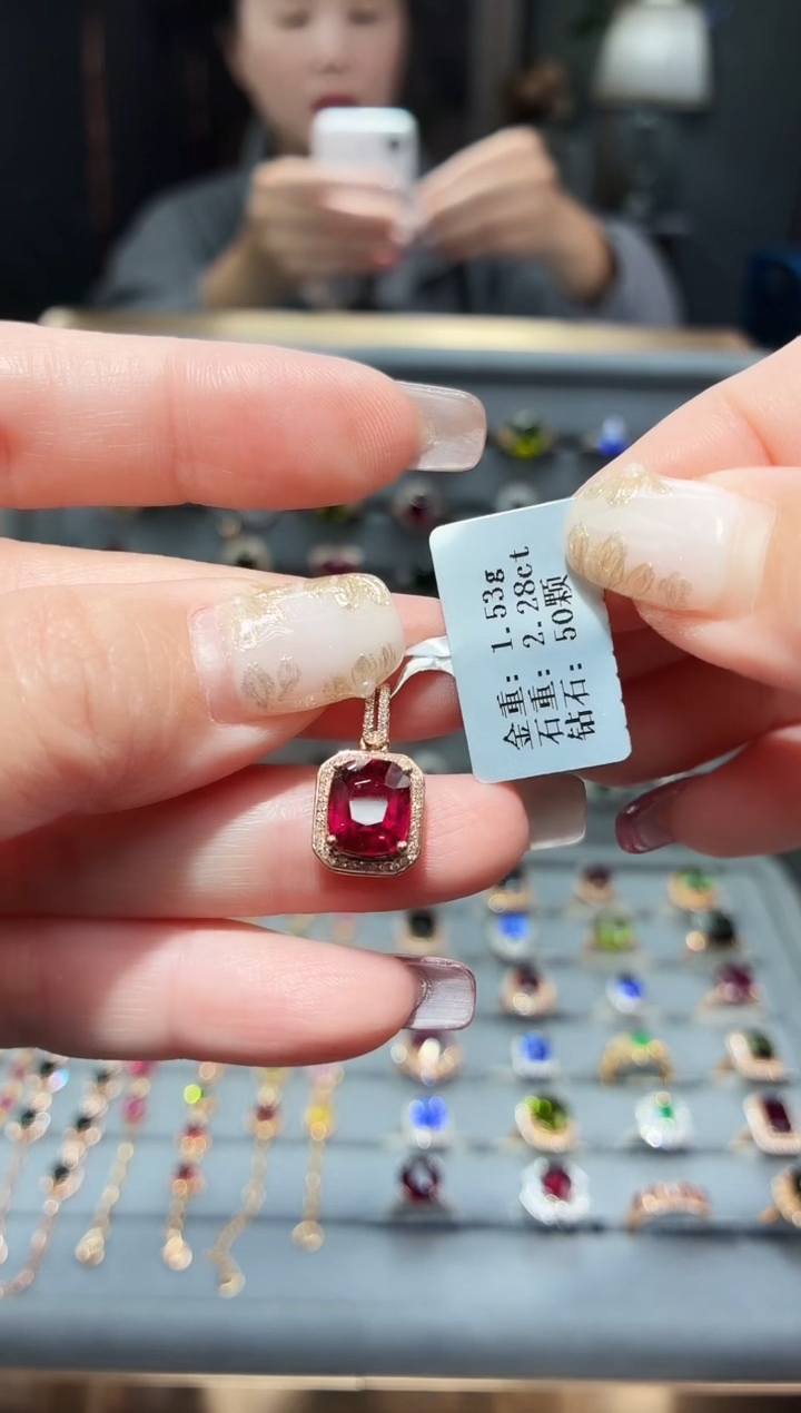 颈饰18K金镶嵌碧玺2.28.