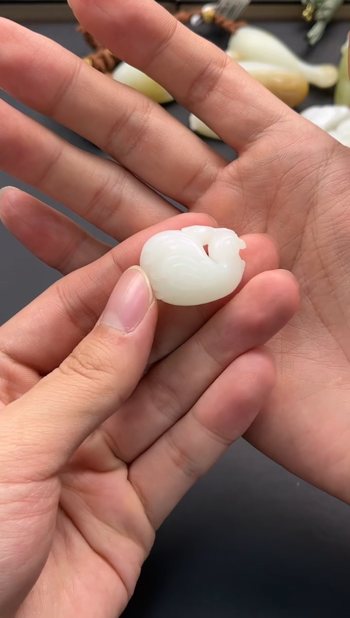 未镶嵌手串和田玉且末天泰白玉生肖鸡吊坠微色差