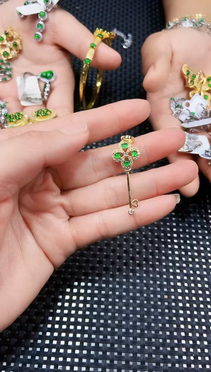 【闪购商品】翡翠吊坠(不含链)未镶嵌111111111