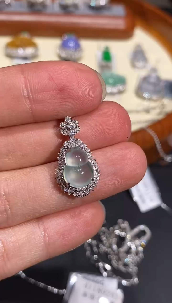 【闪购商品】翡翠颈饰18K金镶嵌吊坠