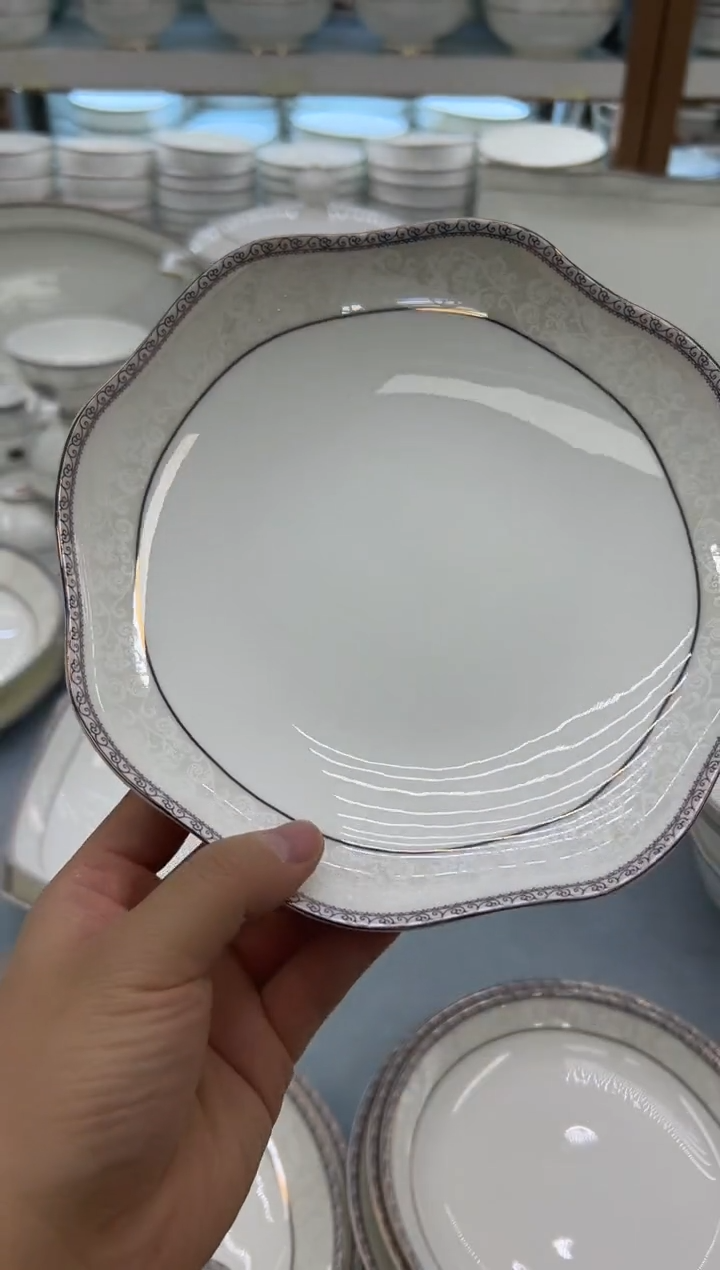 骨瓷玲珑8花2个    