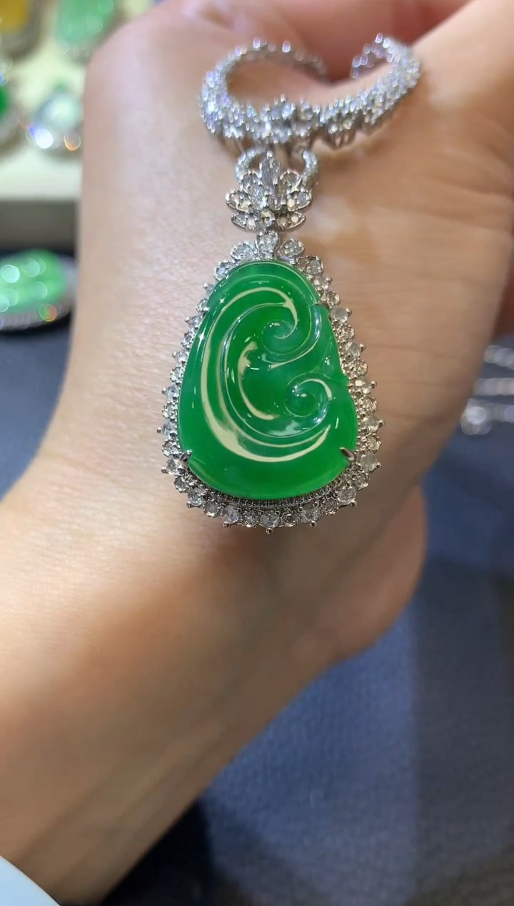 【闪购商品】翡翠吊坠(不含链)18K金镶嵌C54