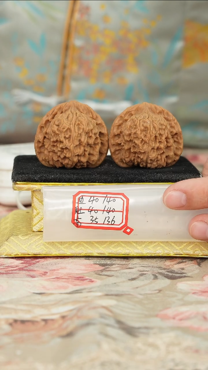 【闪购商品】文玩核桃把件赵喜满南将石