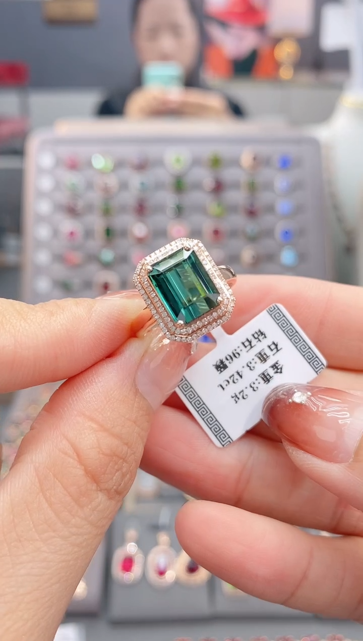 18K金镶嵌戒指碧玺3.42