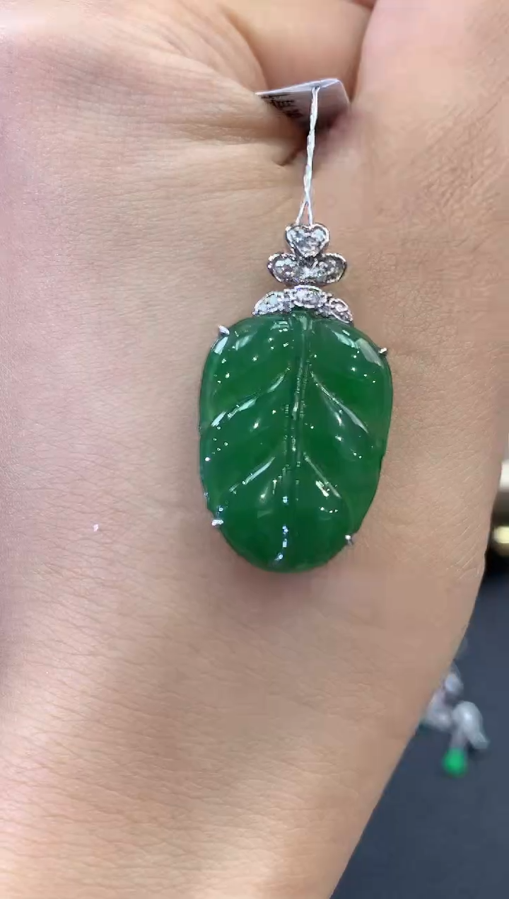 【闪购商品】翡翠吊坠(不含链)18K金镶嵌a22