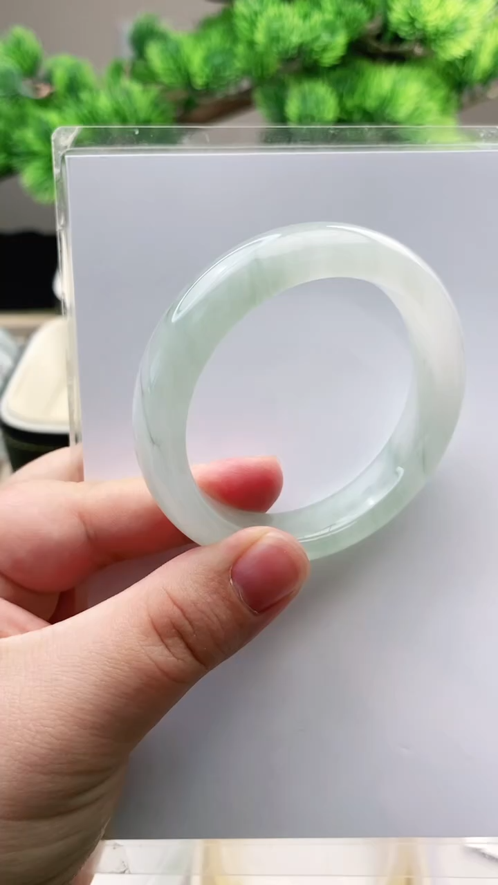 【闪购商品】石英质玉手镯未镶嵌52