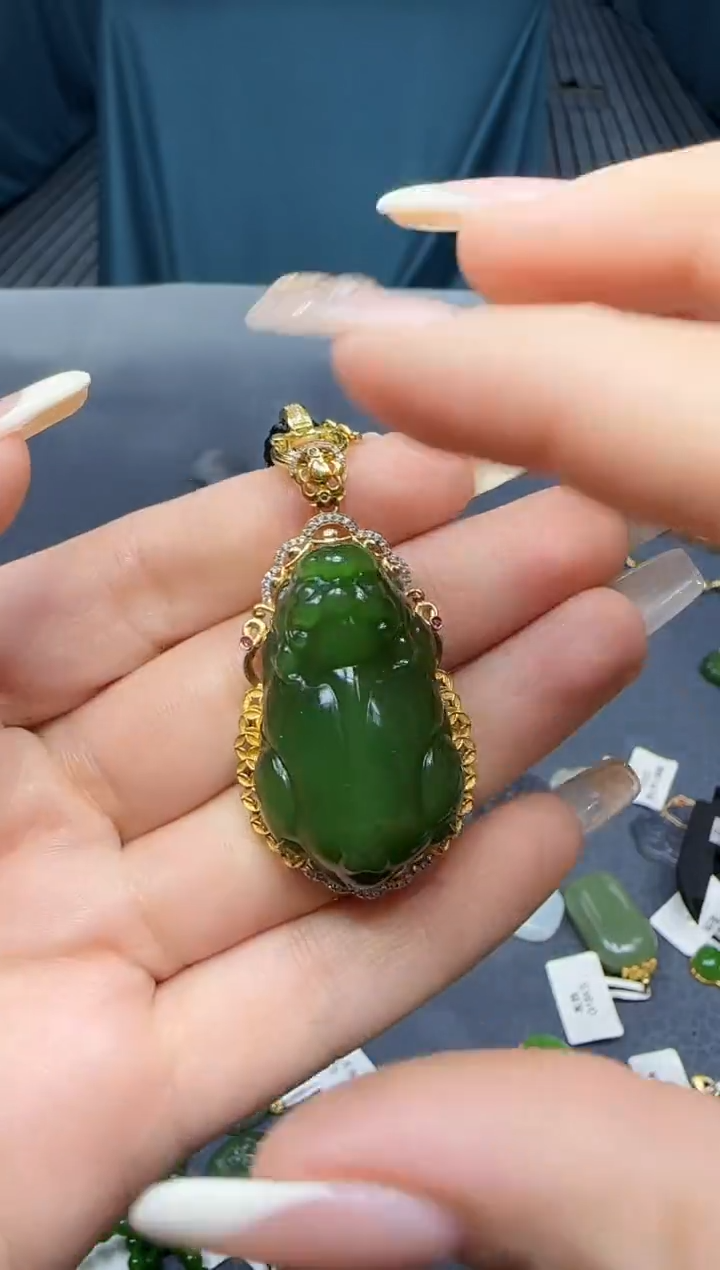 【闪购商品】和田玉挂件18K金镶嵌1