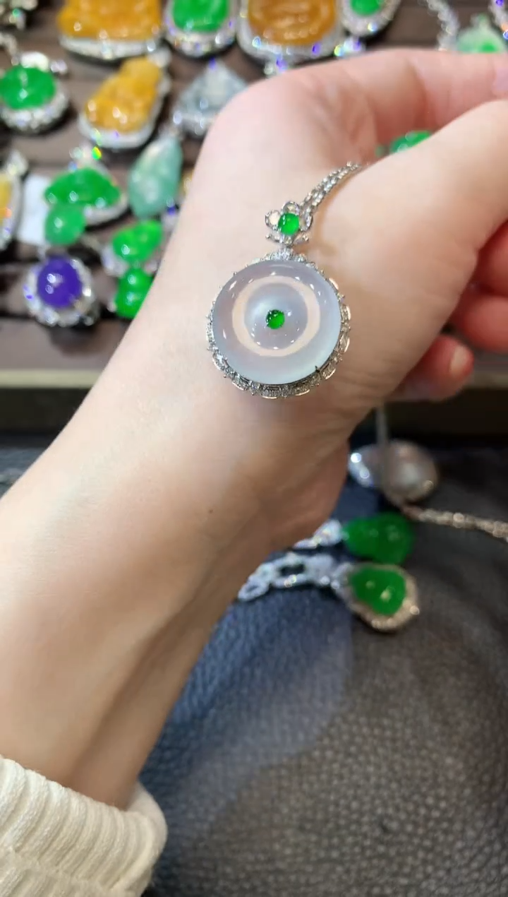 【闪购商品】翡翠吊坠(不含链)18K金镶嵌C70 