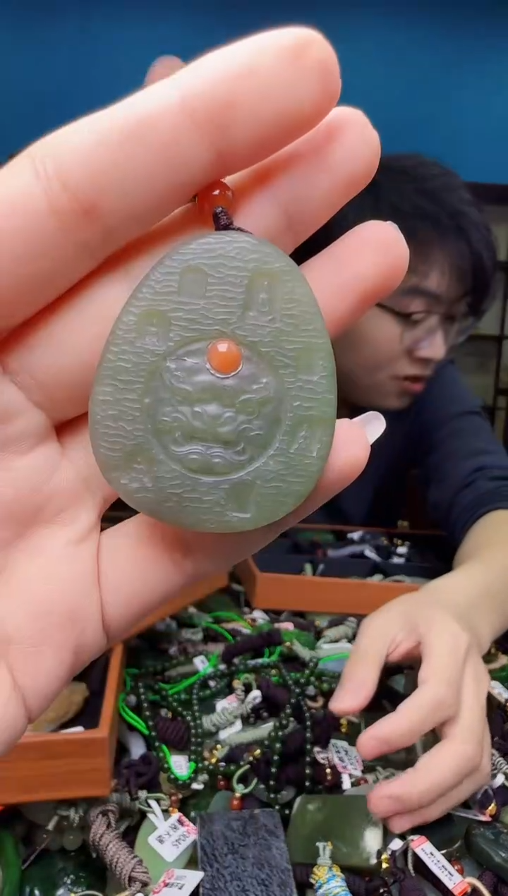 颈饰未镶嵌和田玉1