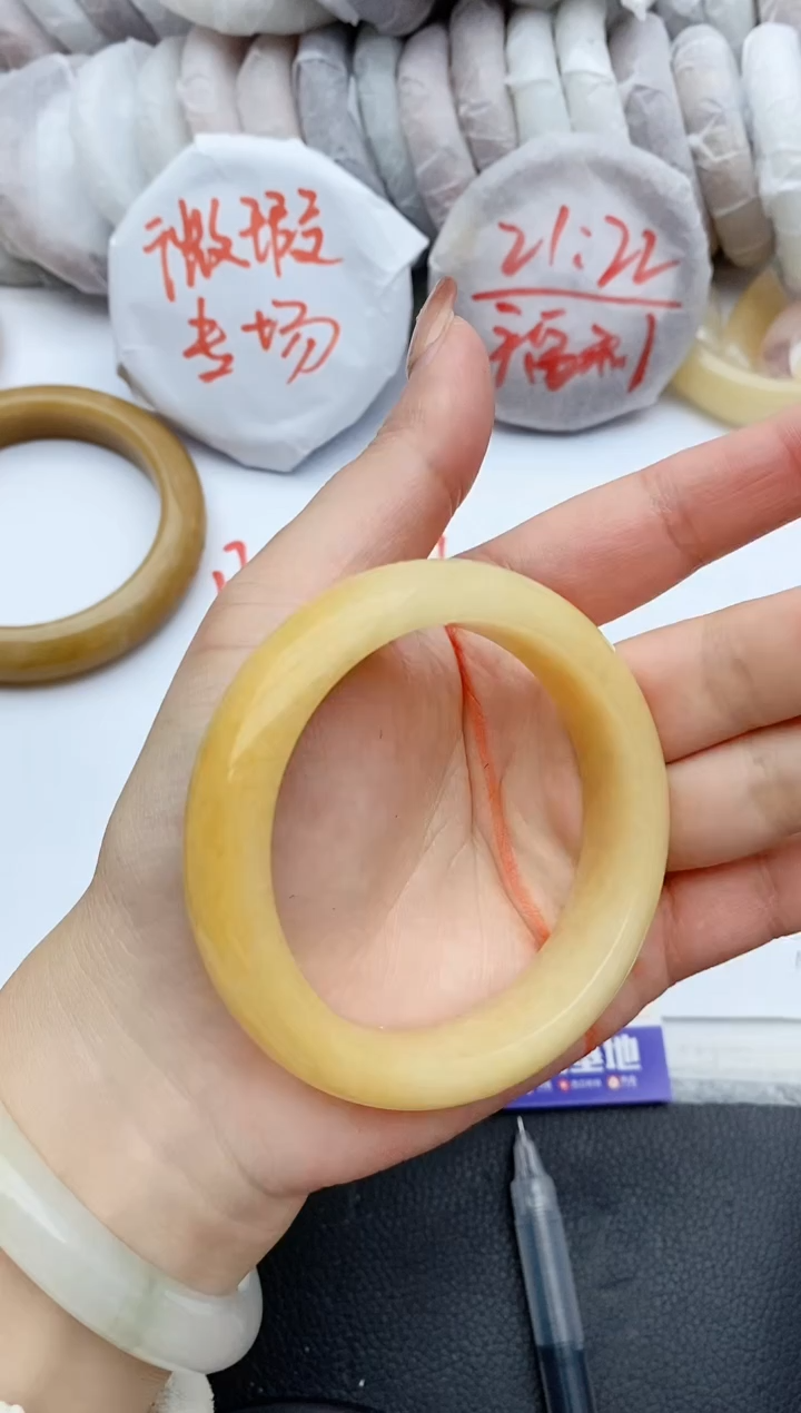 【闪购商品】石英质玉手镯未镶嵌B107+56.5