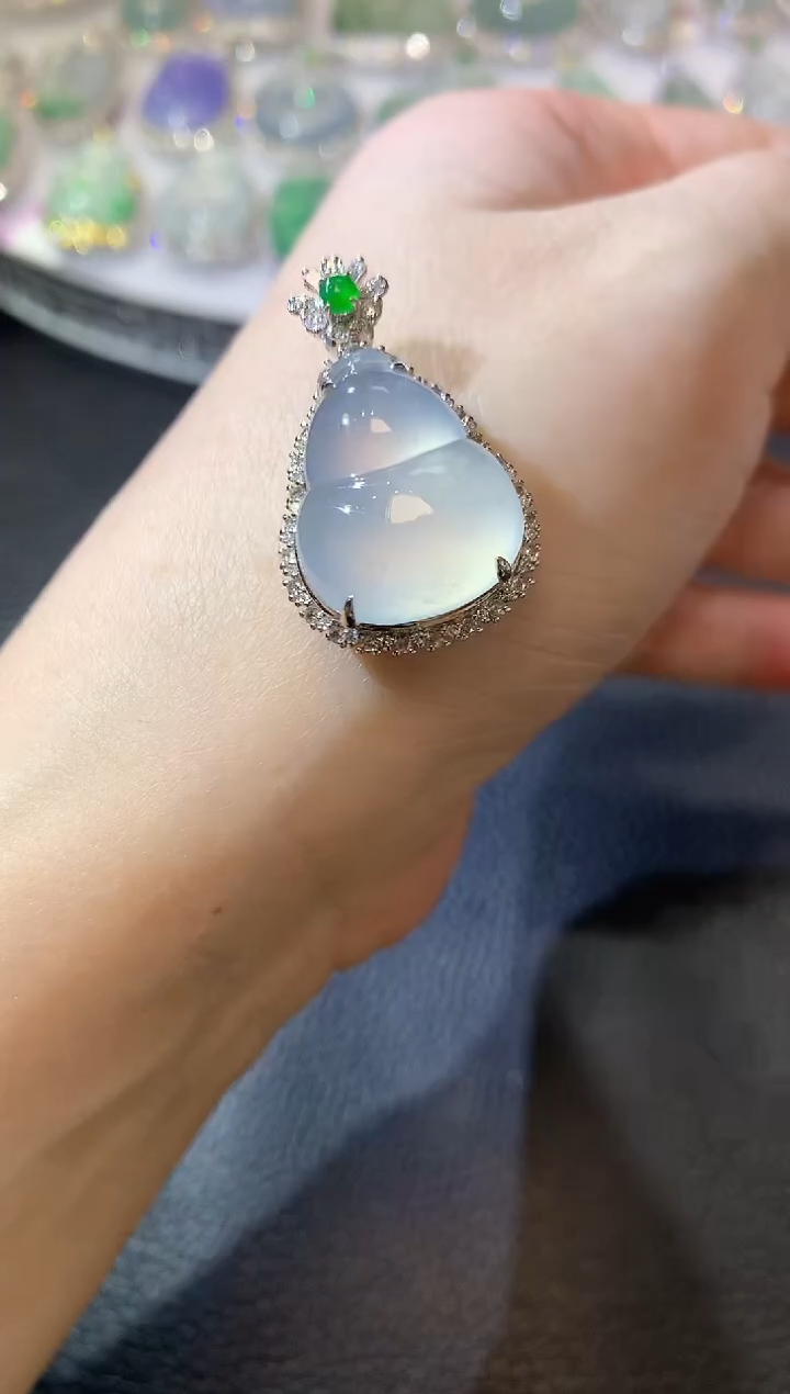 【闪购商品】翡翠吊坠(不含链)18K金镶嵌C76