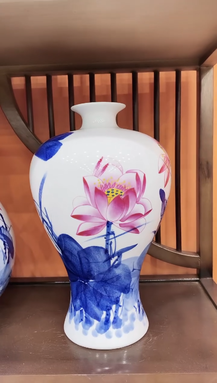 摆件陈春华《荷韵》梅瓶+证书+旋转底座