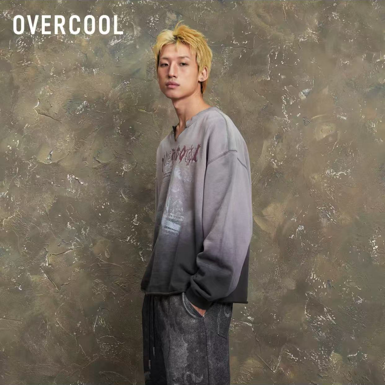 V09-SWS404-OVE不规则领印花时尚潮流美式喷砂渐变套头卫衣