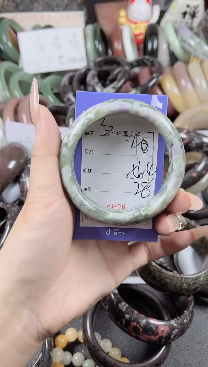 未镶嵌手镯石英质玉407