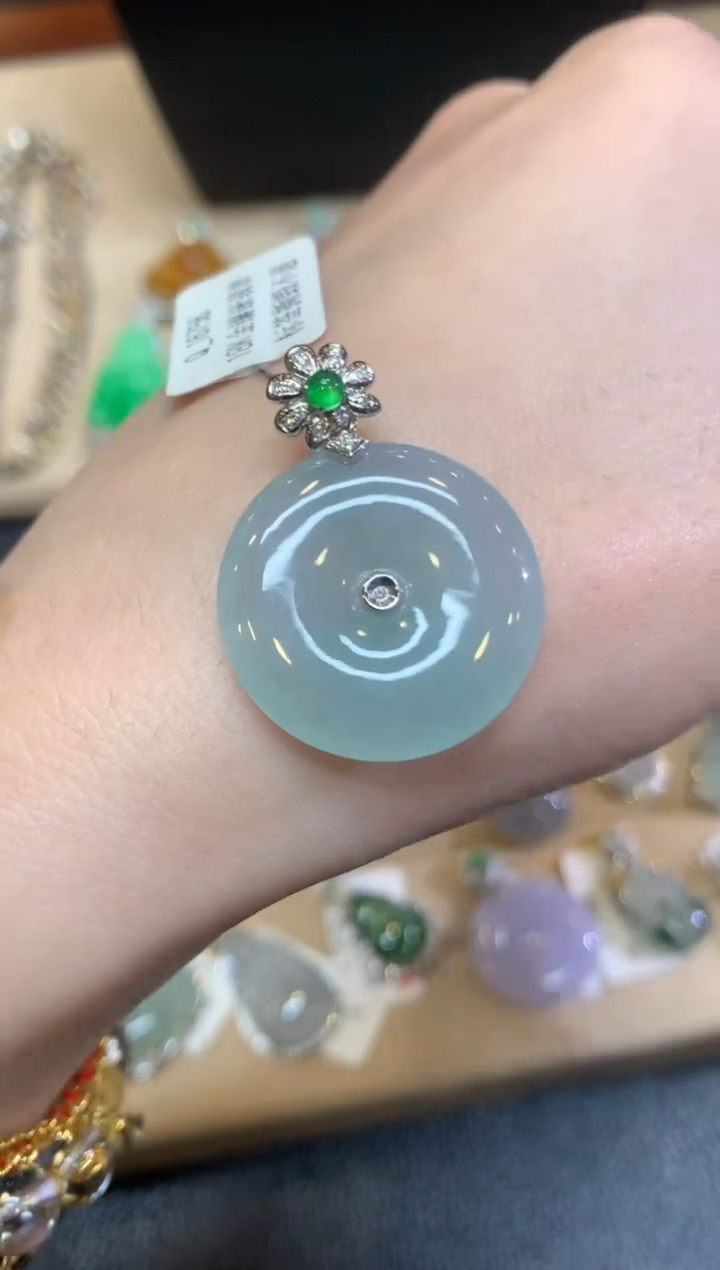 翡翠18K金镶嵌颈饰平安扣【无服务费】