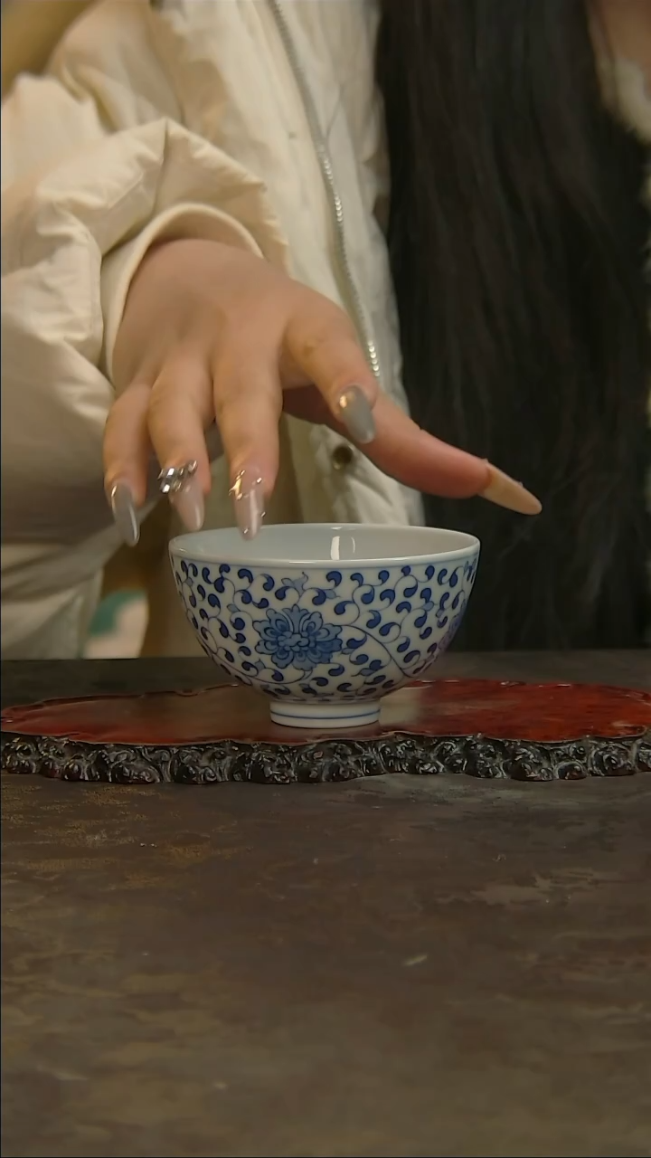 【闪购商品】青花手绘缠枝莲主人杯