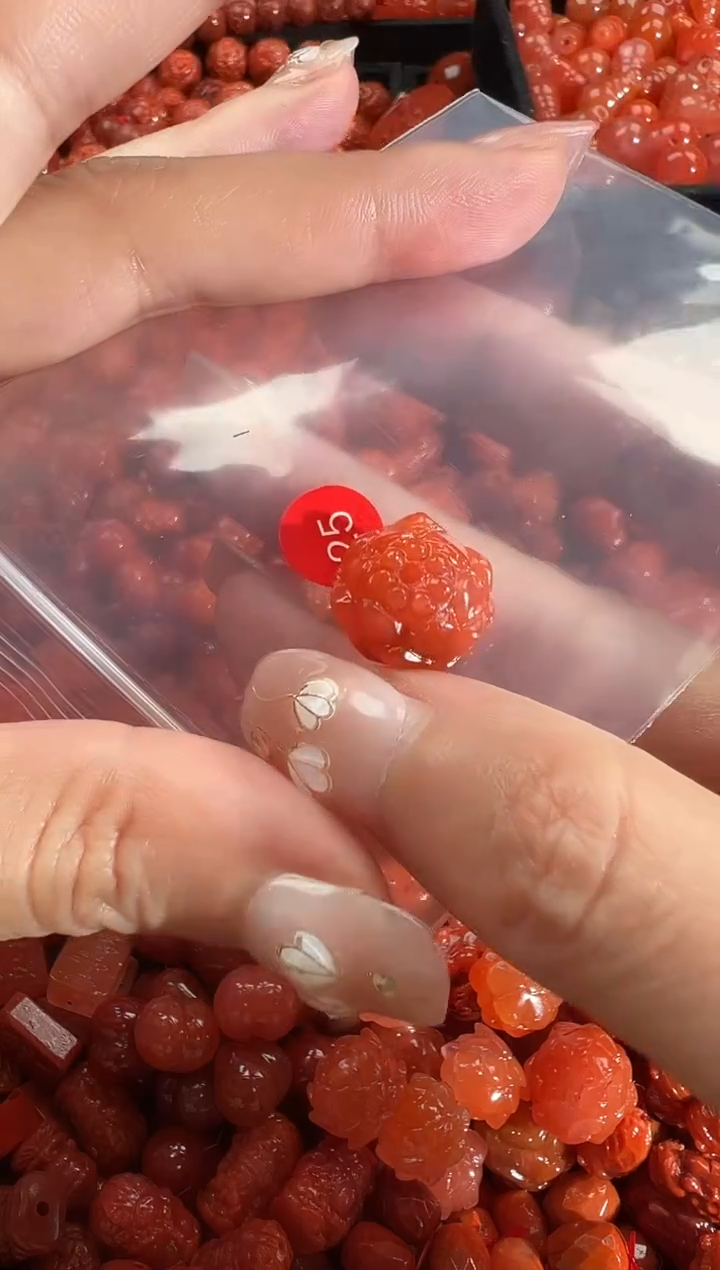 颈饰未镶嵌南红玛瑙1