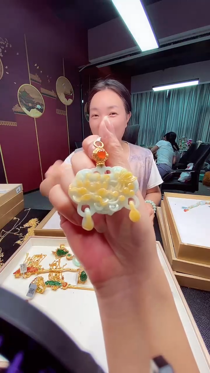 翡翠未镶嵌颈饰翡翠吊坠