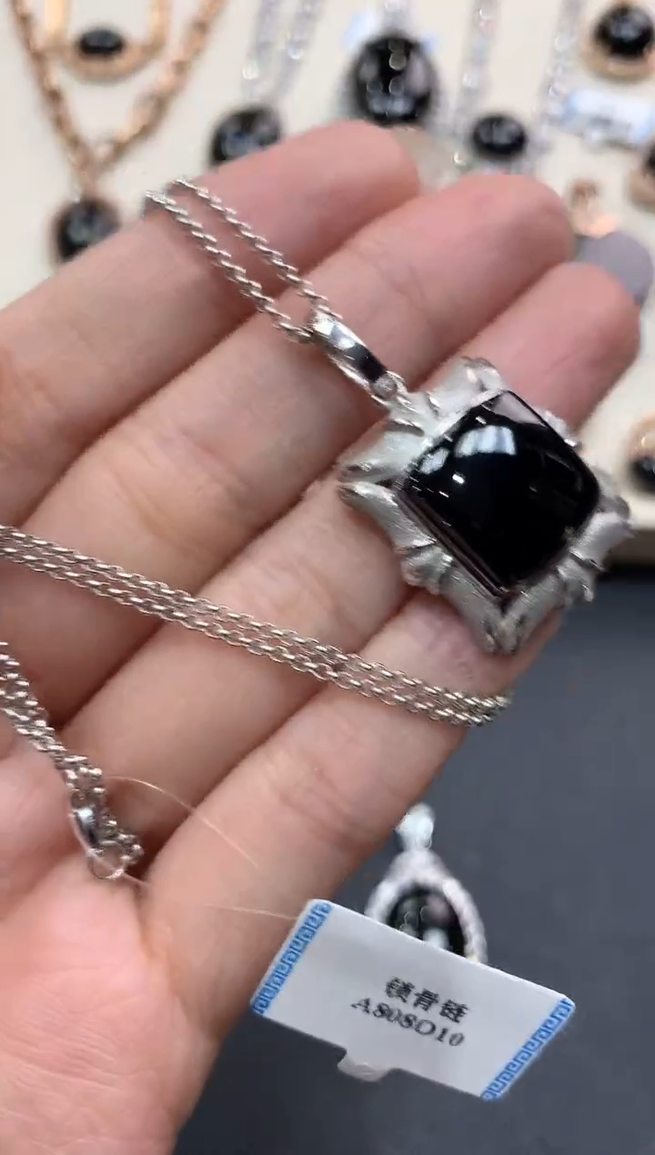 【闪购商品】翡翠颈饰18K金镶嵌w124         