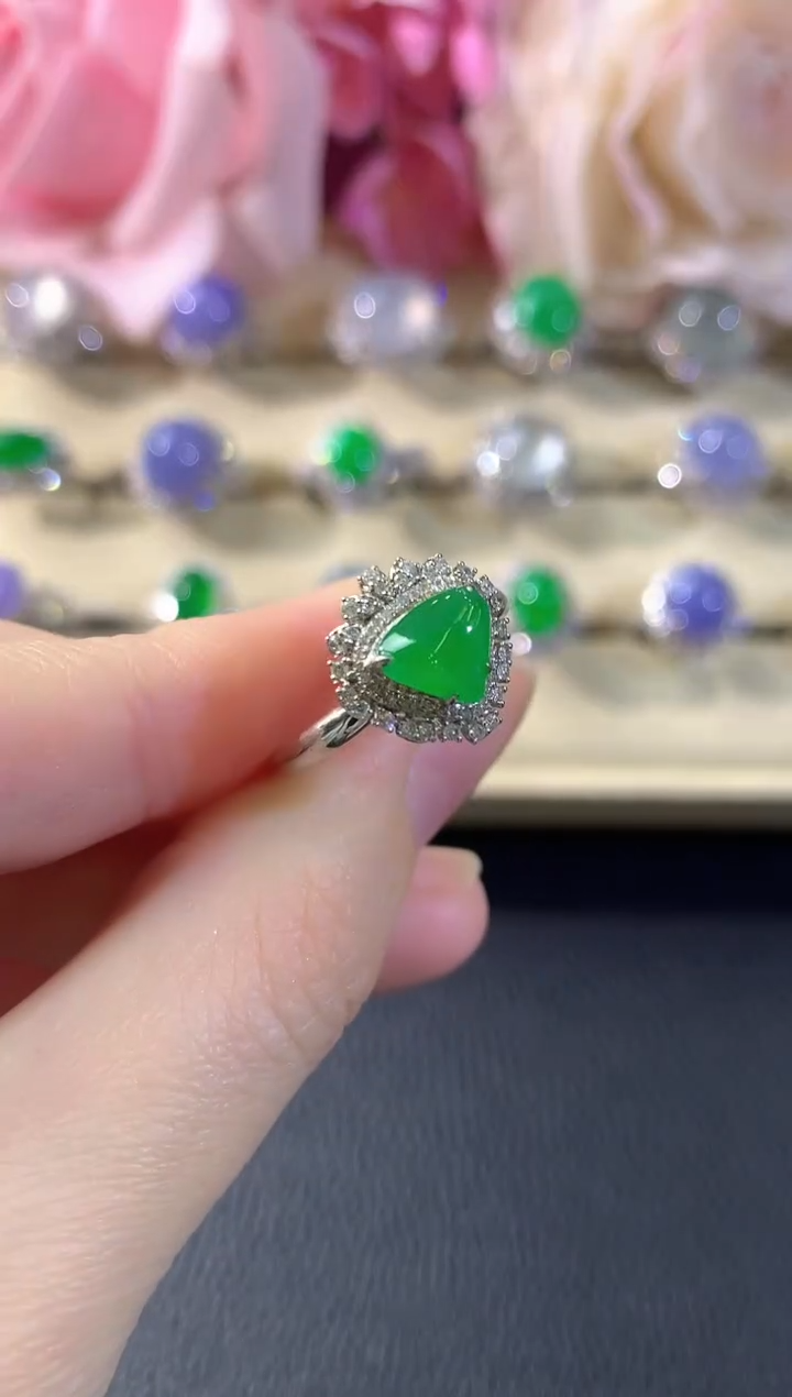 18K金镶嵌戒指翡翠冬日珠宝Q44