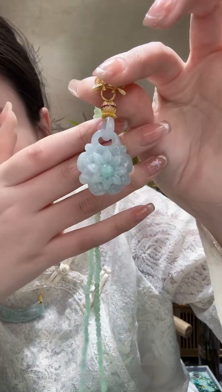 【闪购商品】翡翠未镶嵌颈饰吊坠