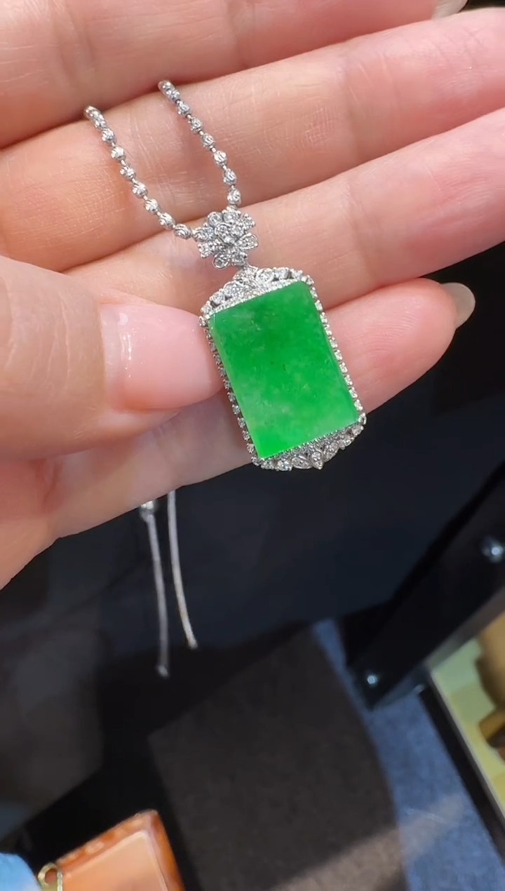 【闪购商品】翡翠吊坠(不含链)18K金镶嵌无事牌