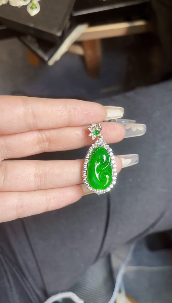 翡翠银S925镶嵌颈饰如意吊坠