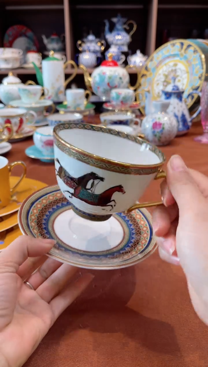【闪购商品】瓷片战马杯碟······