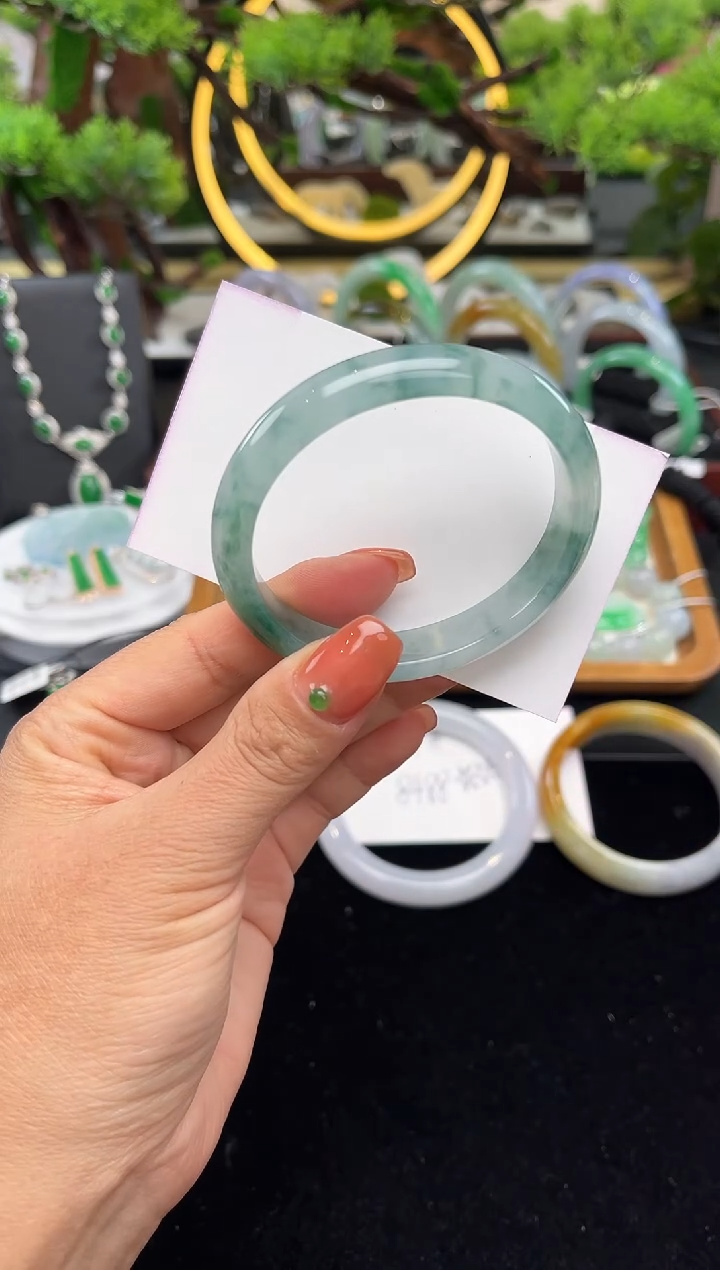 未镶嵌手镯翡翠手镯