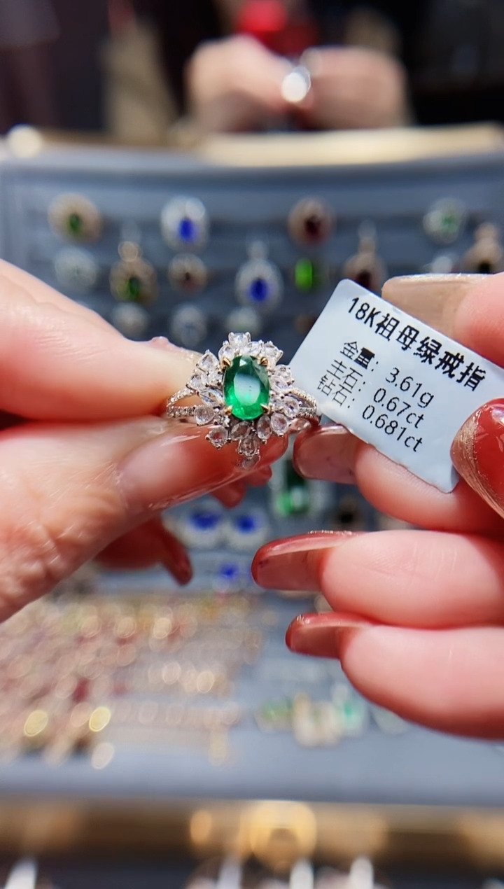 【闪购商品】祖母绿戒指18K金镶嵌0.67.